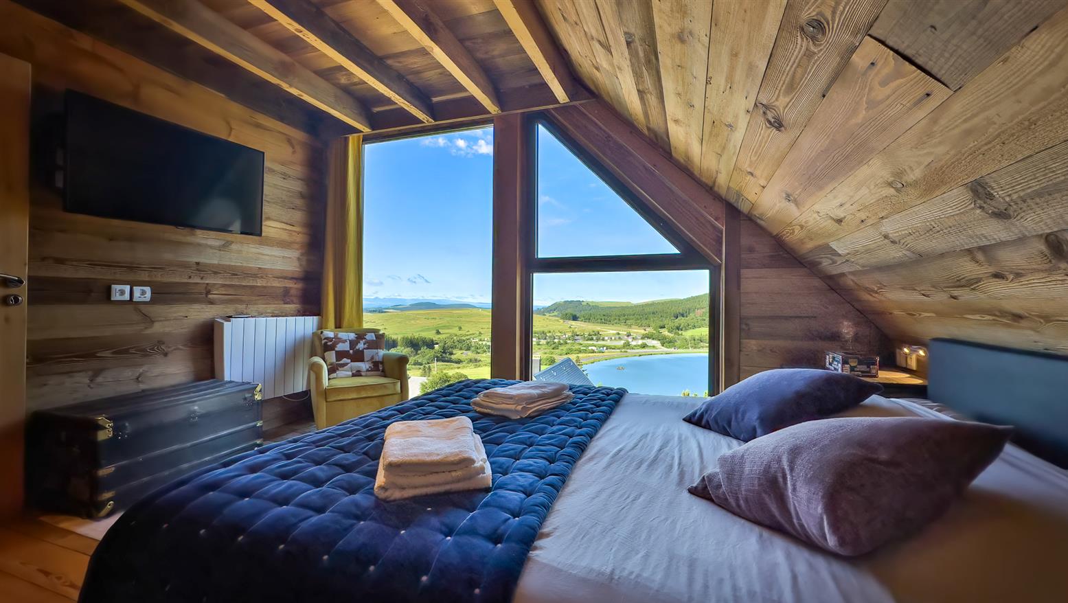 Chambre Val d'Enfer, chambre avec vue sur les Monts du Cantal