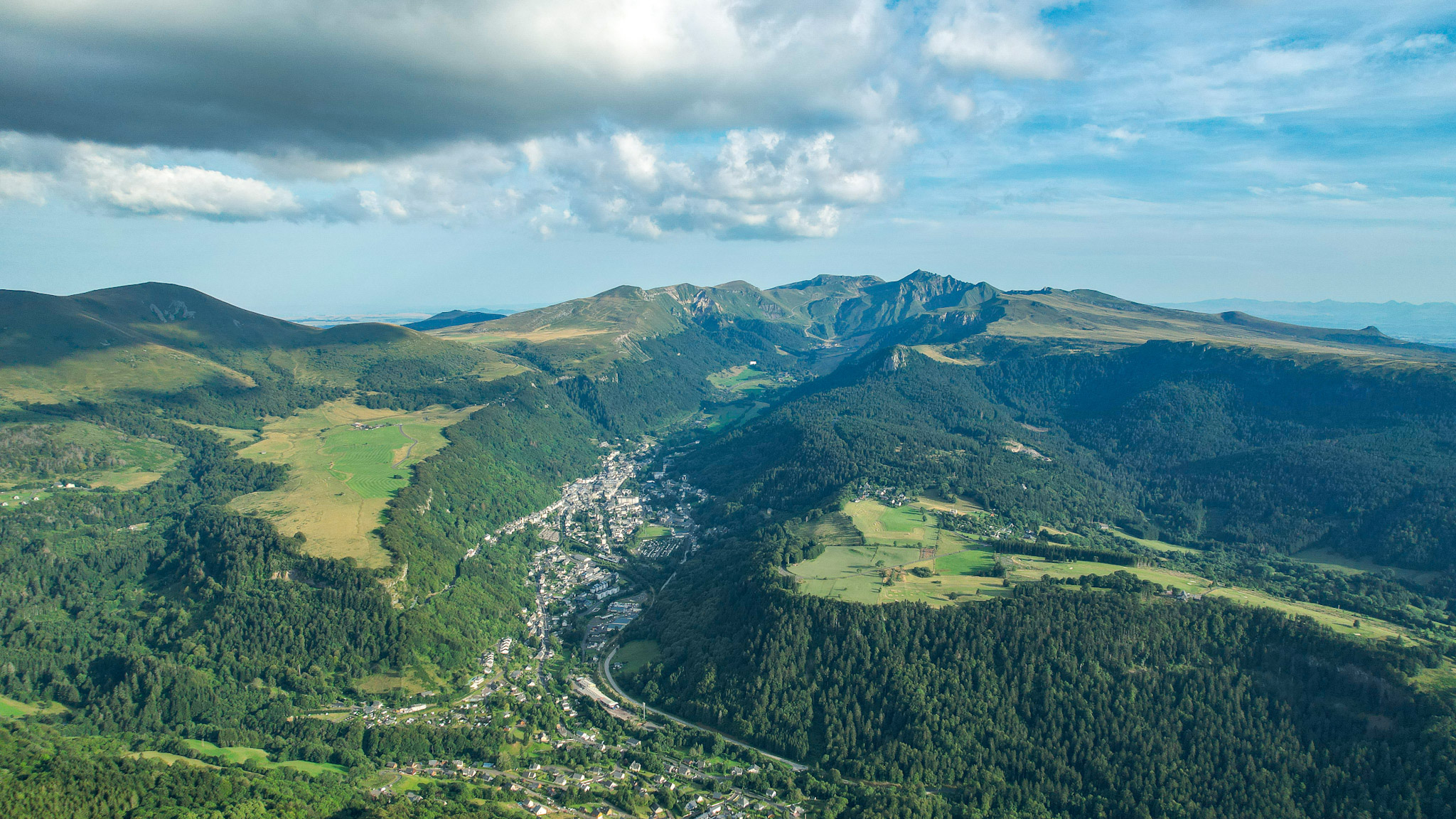 La Vallée de la Dordogne, panorama le Massif du Sancy et le Mont Dore