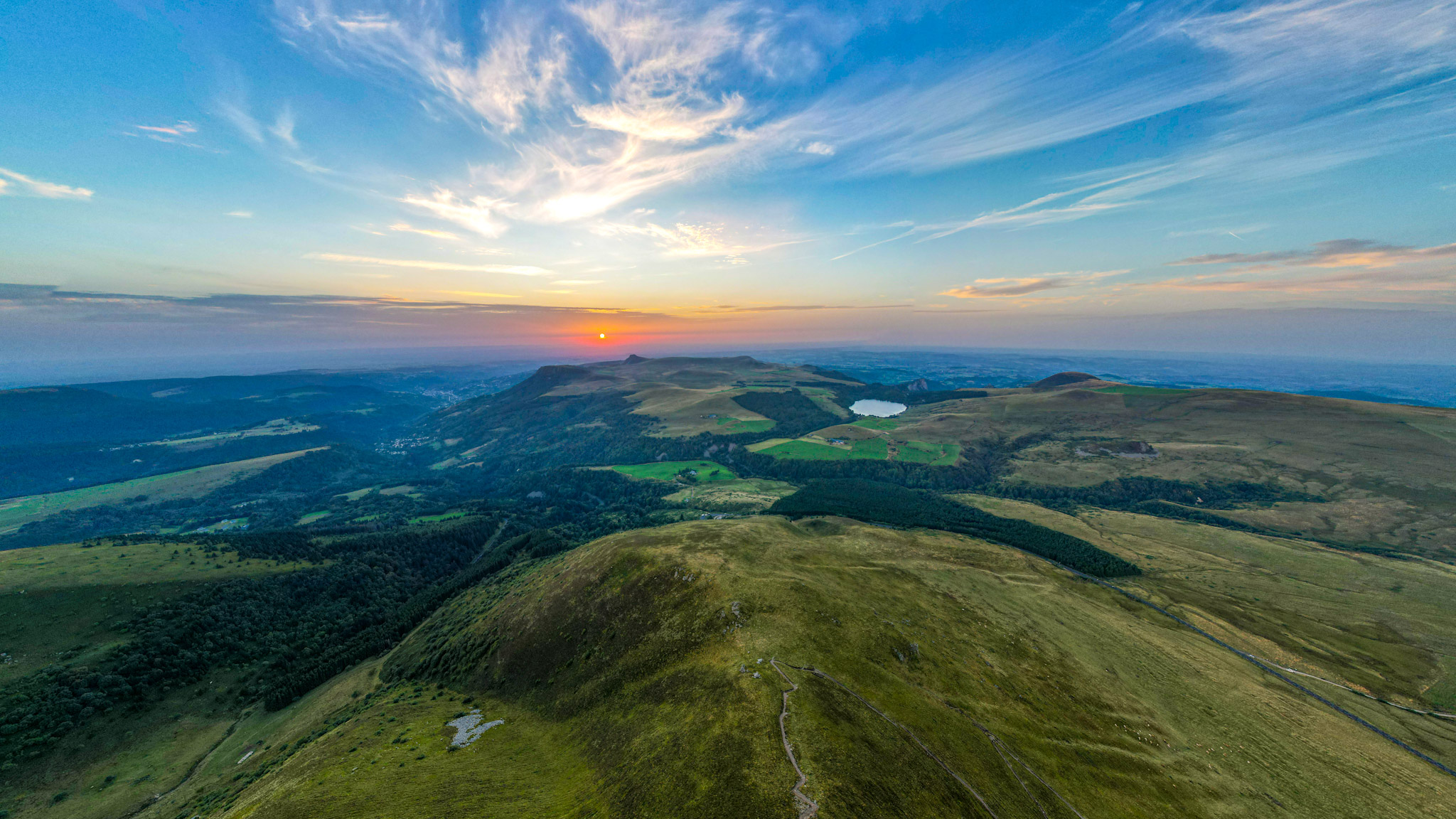 Puy de la Tache, Vaste panorama du Massif de L'Aiguiller à La Bourboule