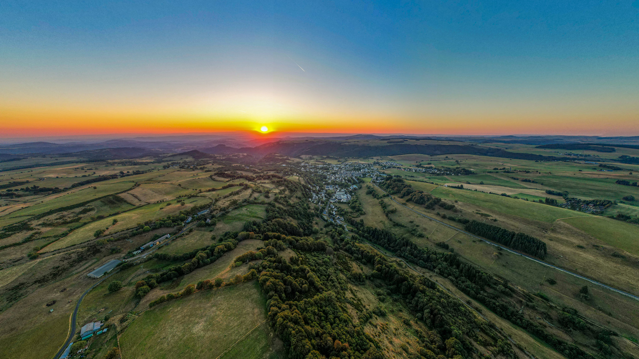 Lever de Soleil sur Besse et Saint Anastaise