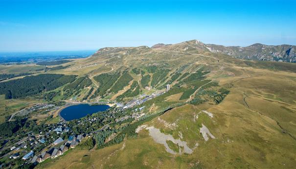 La Station de Super Besse et son domaine, du Puy de Chambourguet aux pentes du Puy de Paillaret