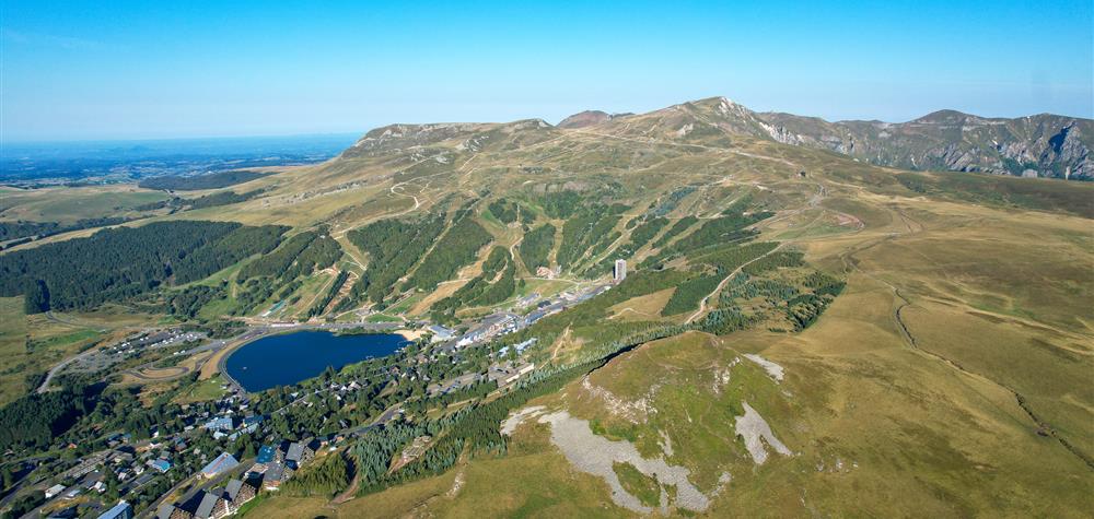 La Station de Super Besse et son domaine, du Puy de Chambourguet aux pentes du Puy de Paillaret