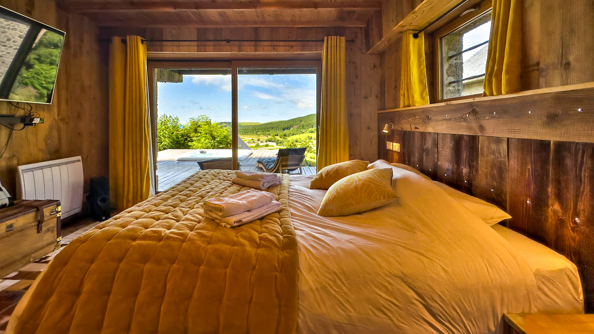 Super Besse, chambre double la cascade et son accès au spa du Chalet Cascade à Super Besse