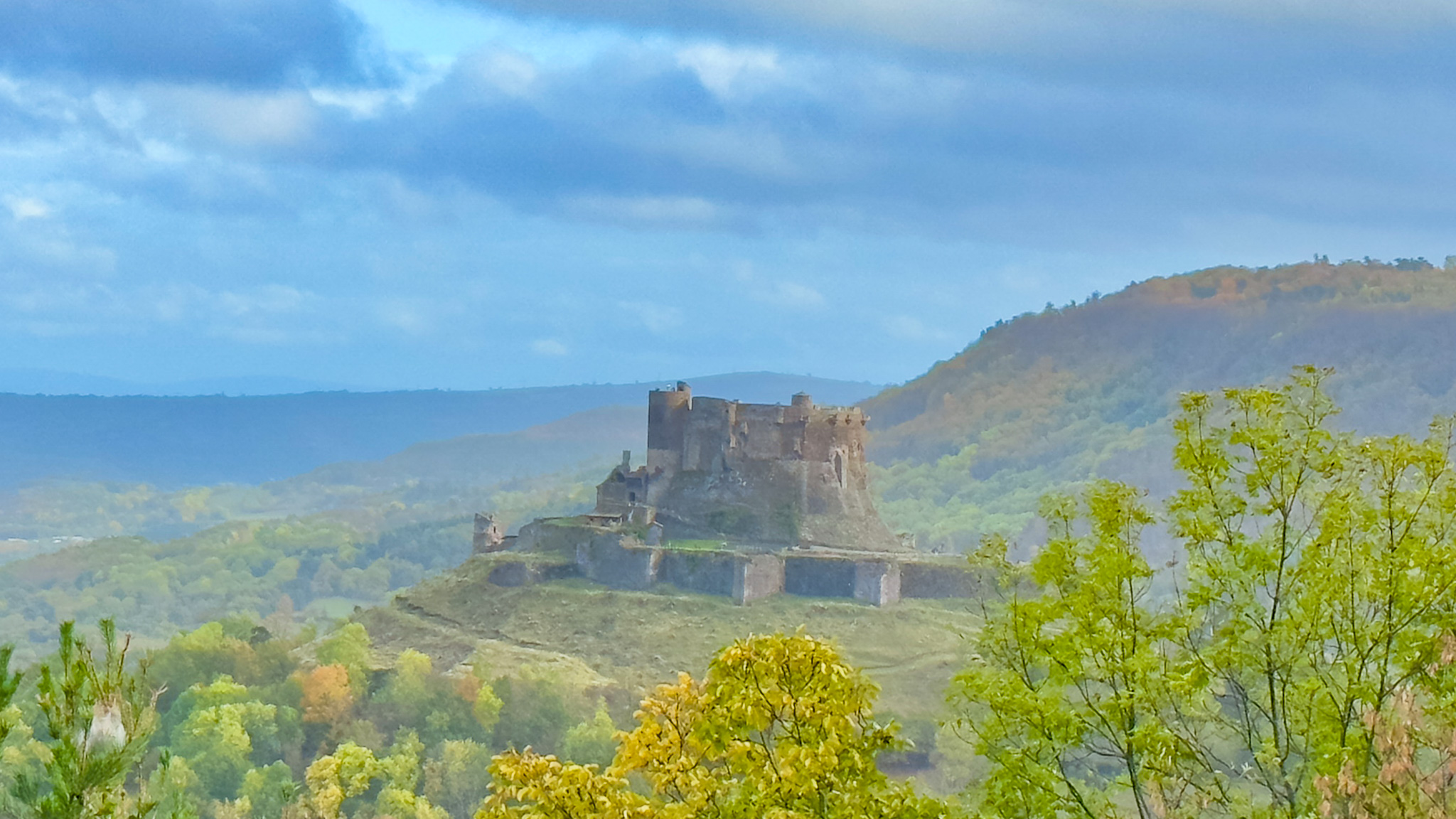 Le Château de Murol, forteresse médiéval dans le Sancy