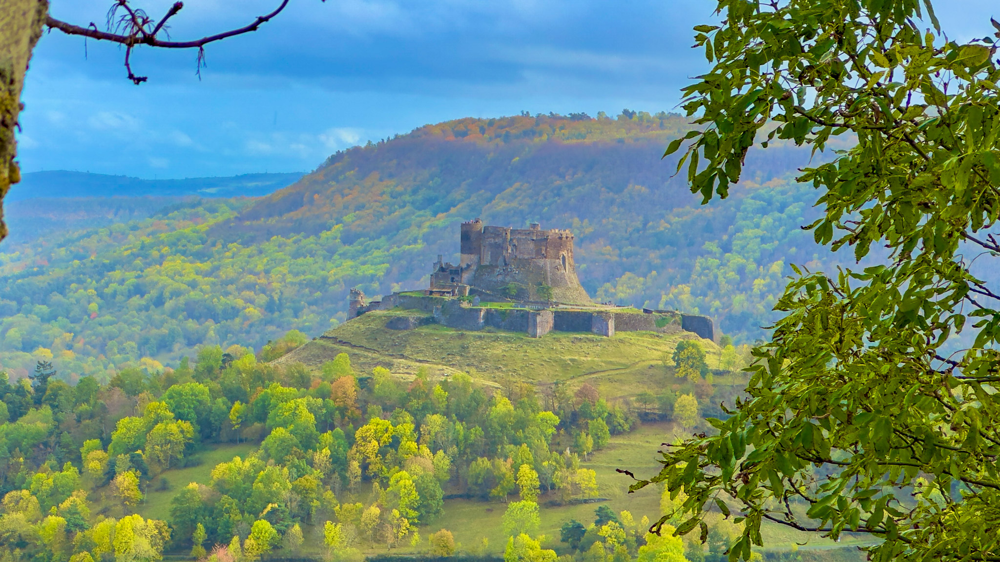 Château de Murol et le Tournage du film Kaamelott