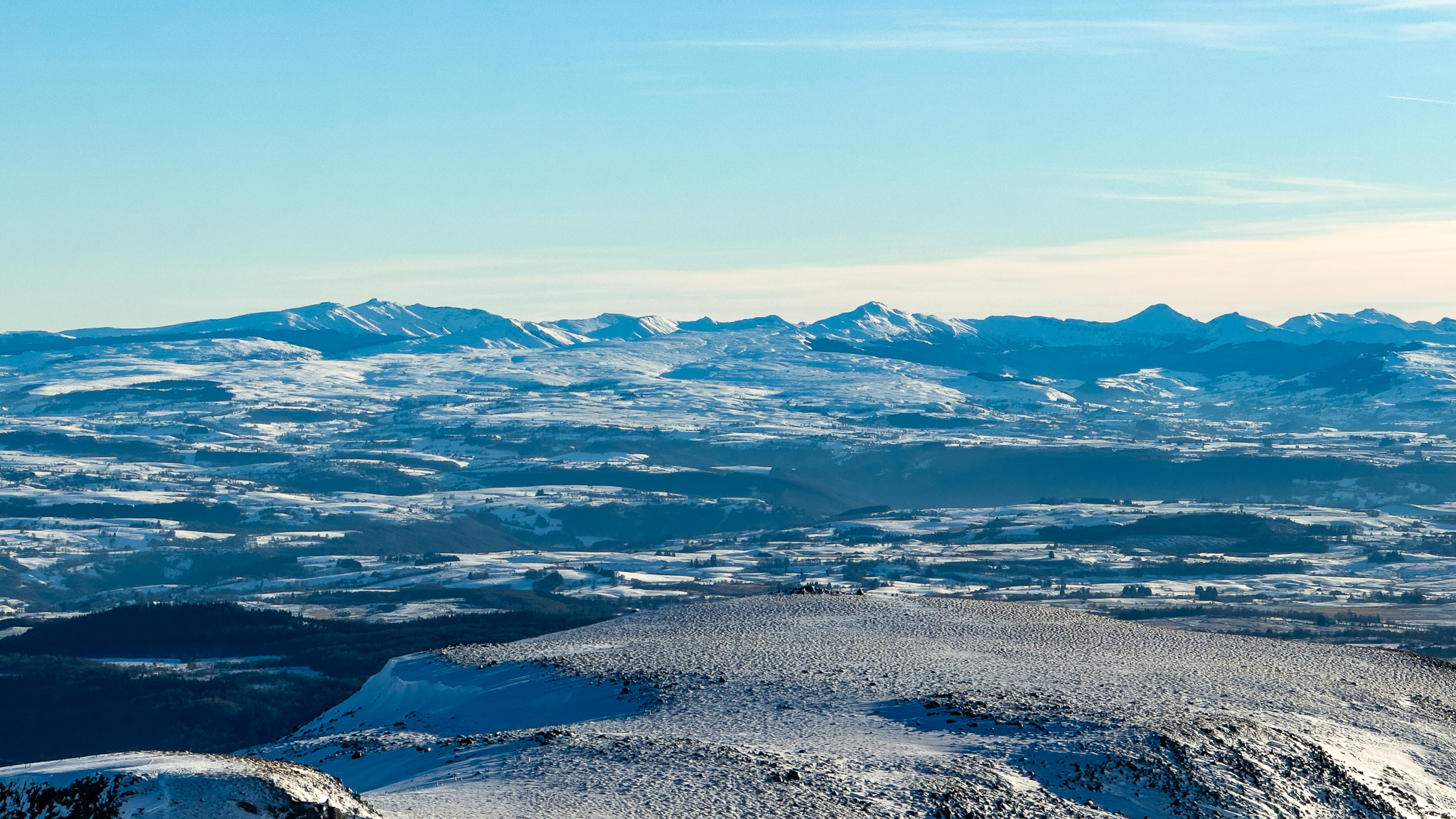 Les Monts du Cantal vu du Puy de Sancy