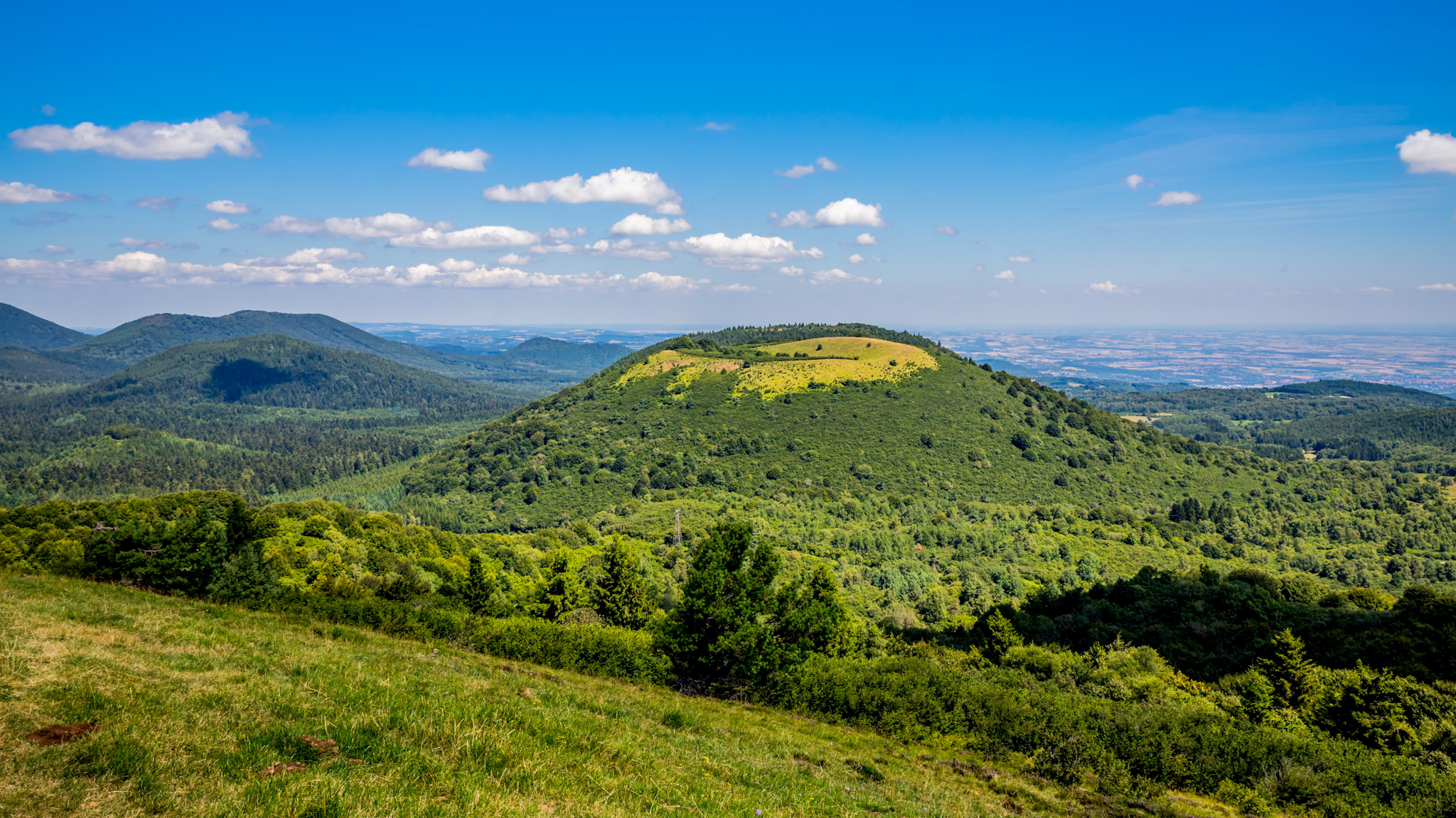 Le Puy Pariou , symbole de l'eau de Volvic