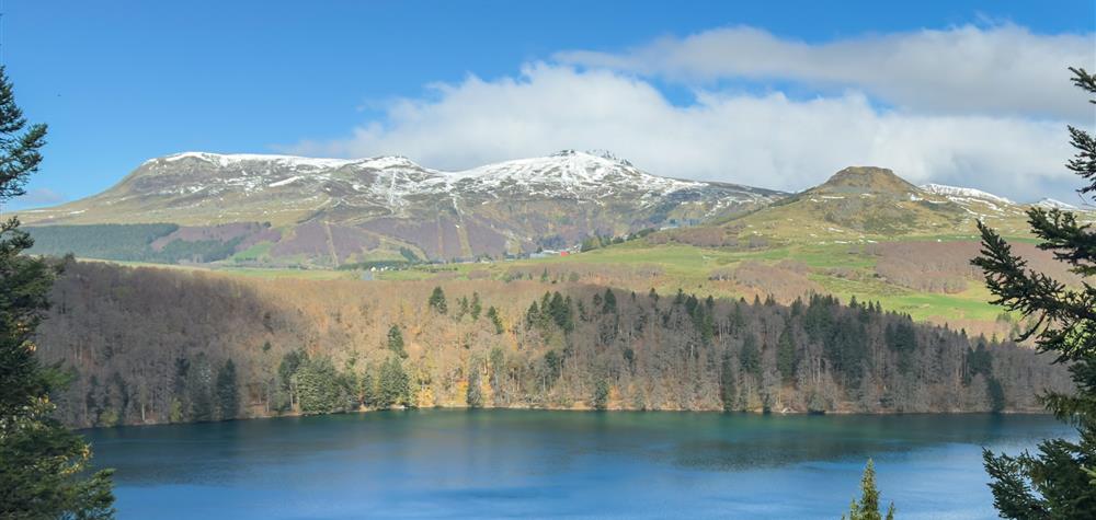 Du Lac Pavin au Puy de la Perdrix