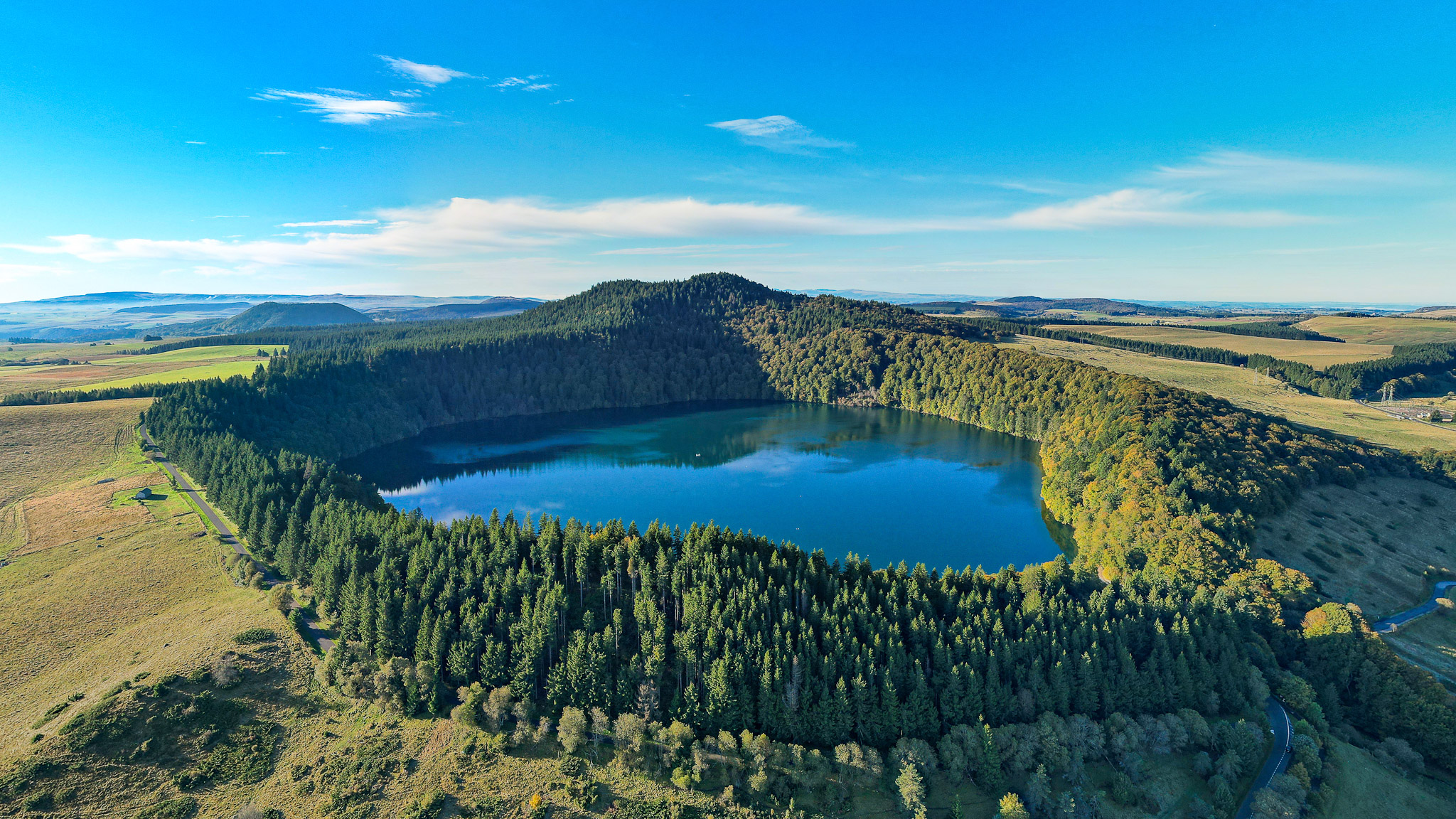 Naissance du Puy de Montchal et du Lac Pavin : une histoire liée