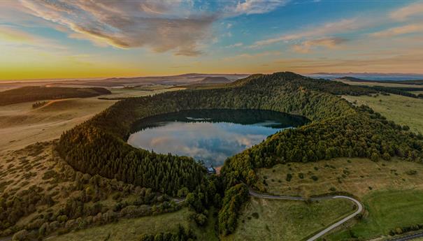 Le Majestueux Lac Pavin au coeur du Sancy