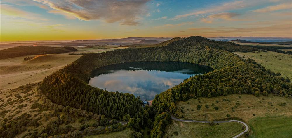 Le Majestueux Lac Pavin au coeur du Sancy