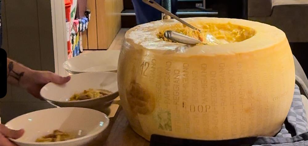 Le Panoramique Super Besse - Linguine Carbonara à la Meule de Parmesan