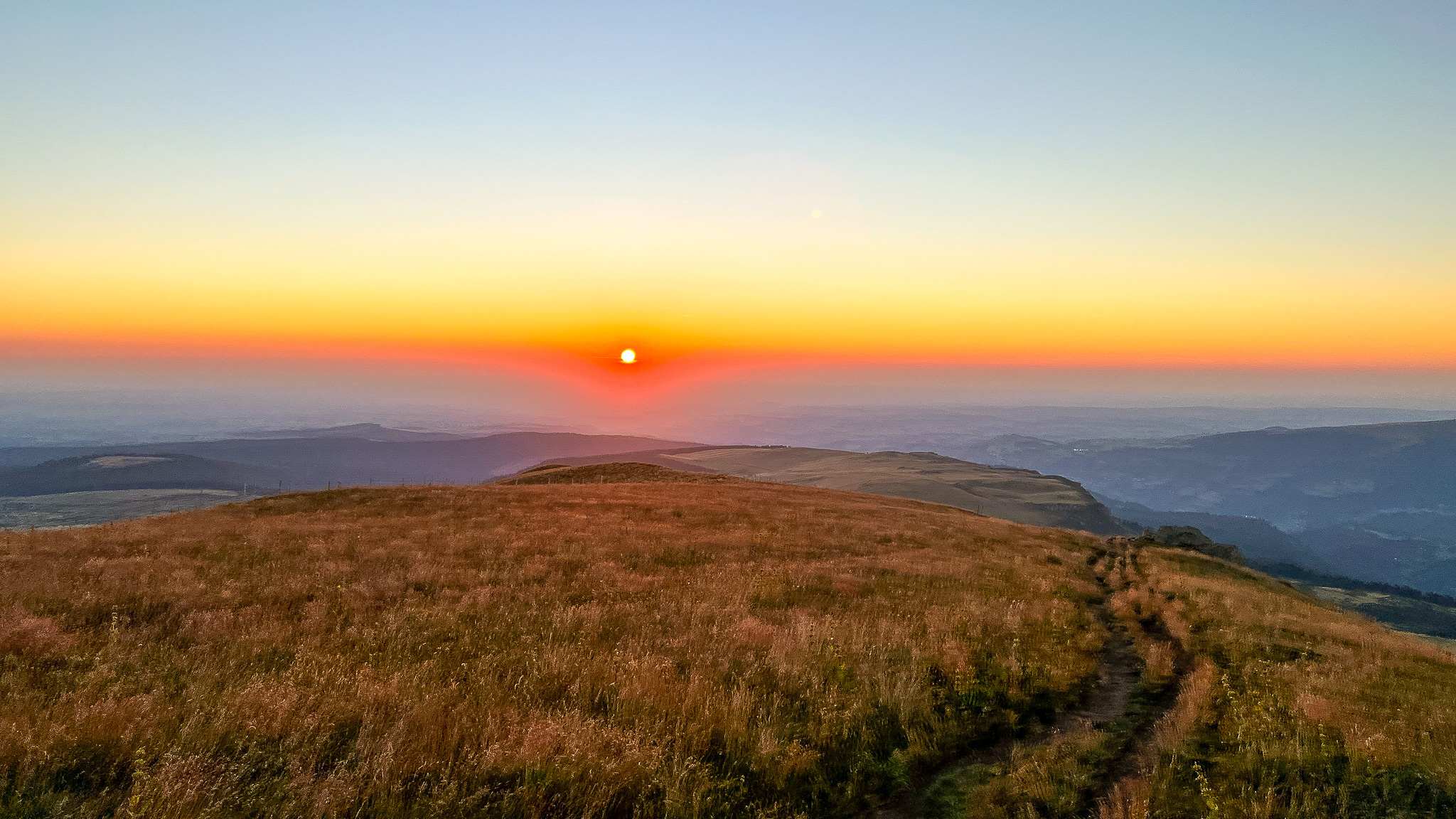 Puy de Cliergue, coucher de soleil sur le Plateau de Charlanne