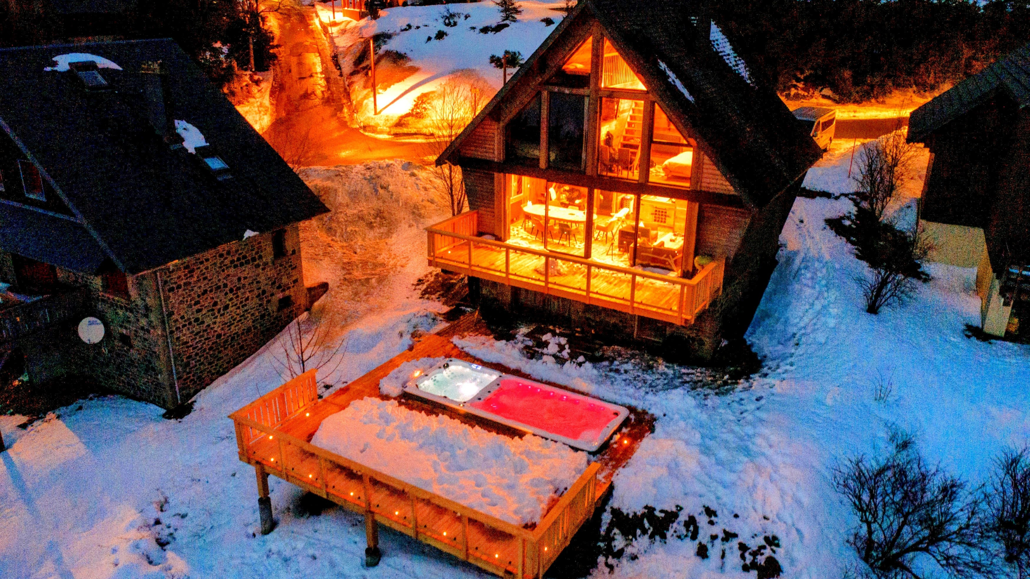 Chalet avec Spe de Nage dans le Massif du Sancy, balneothérapie, bain a remous et Natation