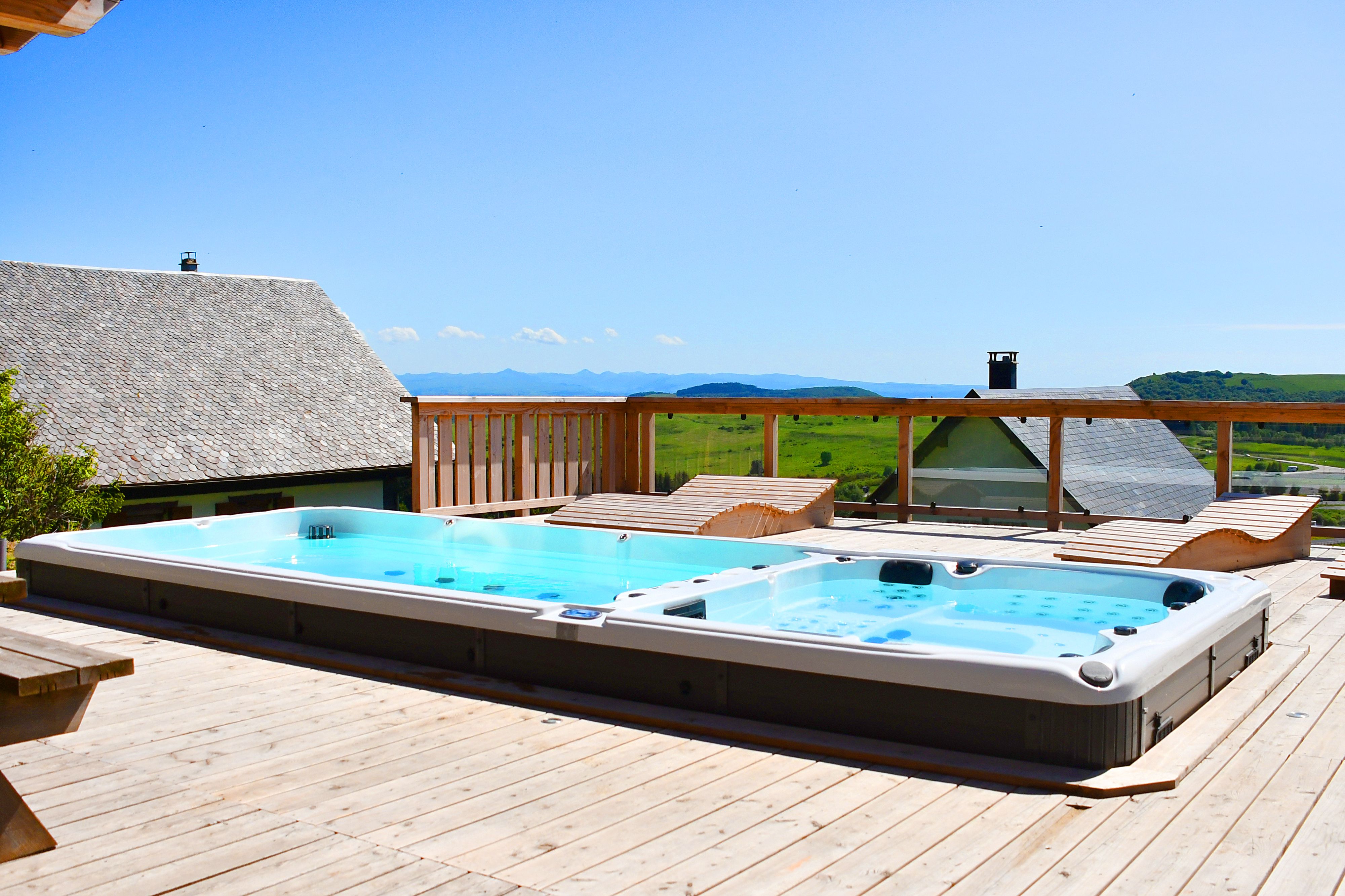 Spa de Nage du Chalet Cascade a Super Besse en Auvergne