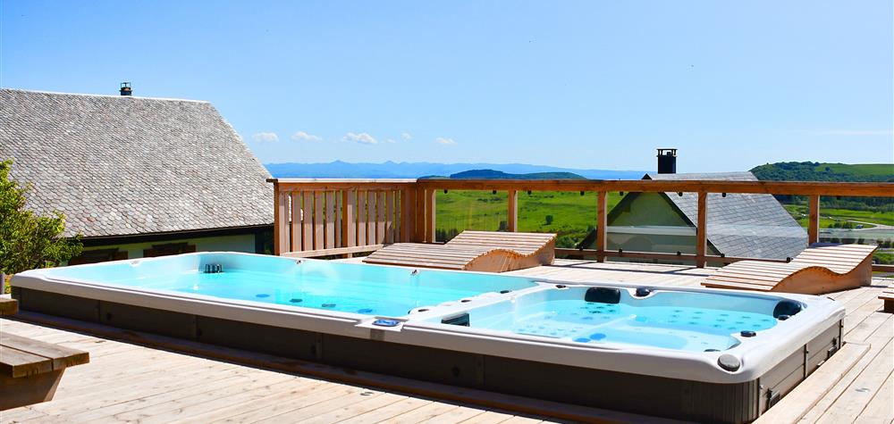 Spa de Nage du Chalet Cascade a Super Besse en Auvergne